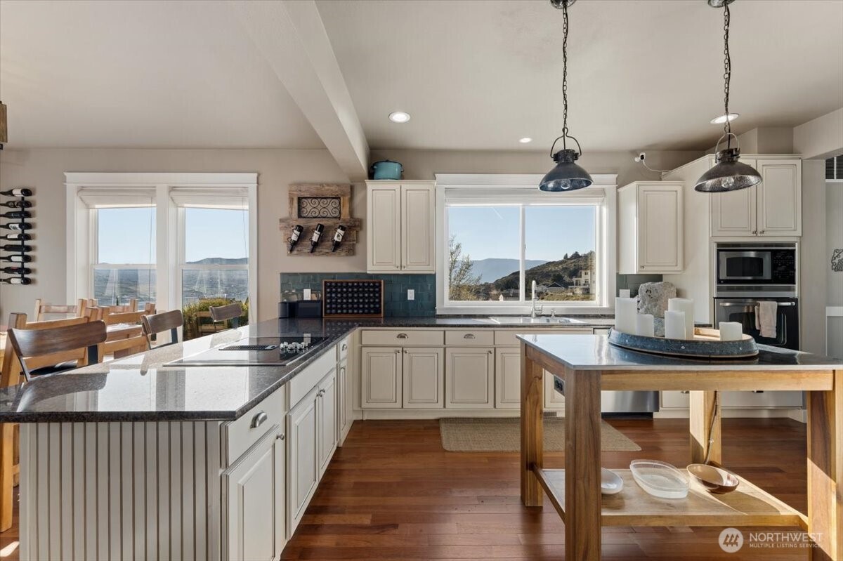 200 Crescent Street , Chelan, WA 98816