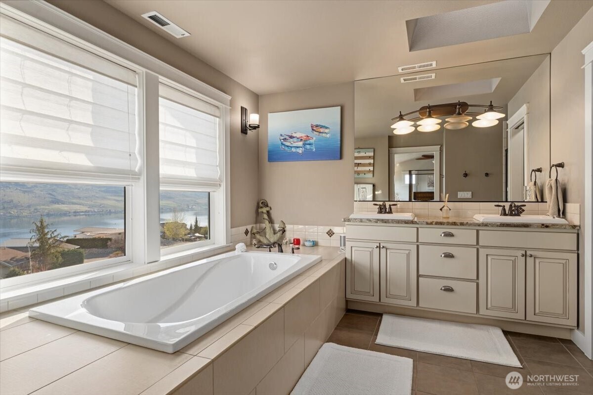 200 Crescent Street , Chelan, WA 98816