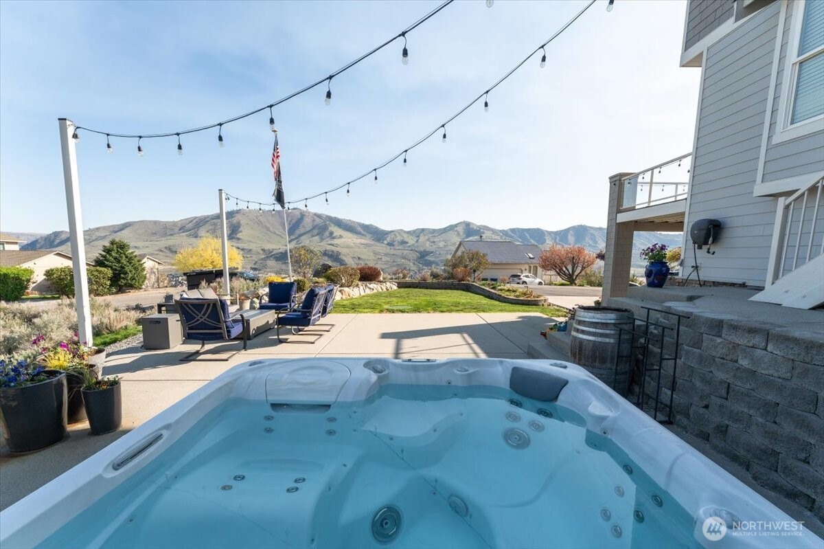 200 Crescent Street , Chelan, WA 98816