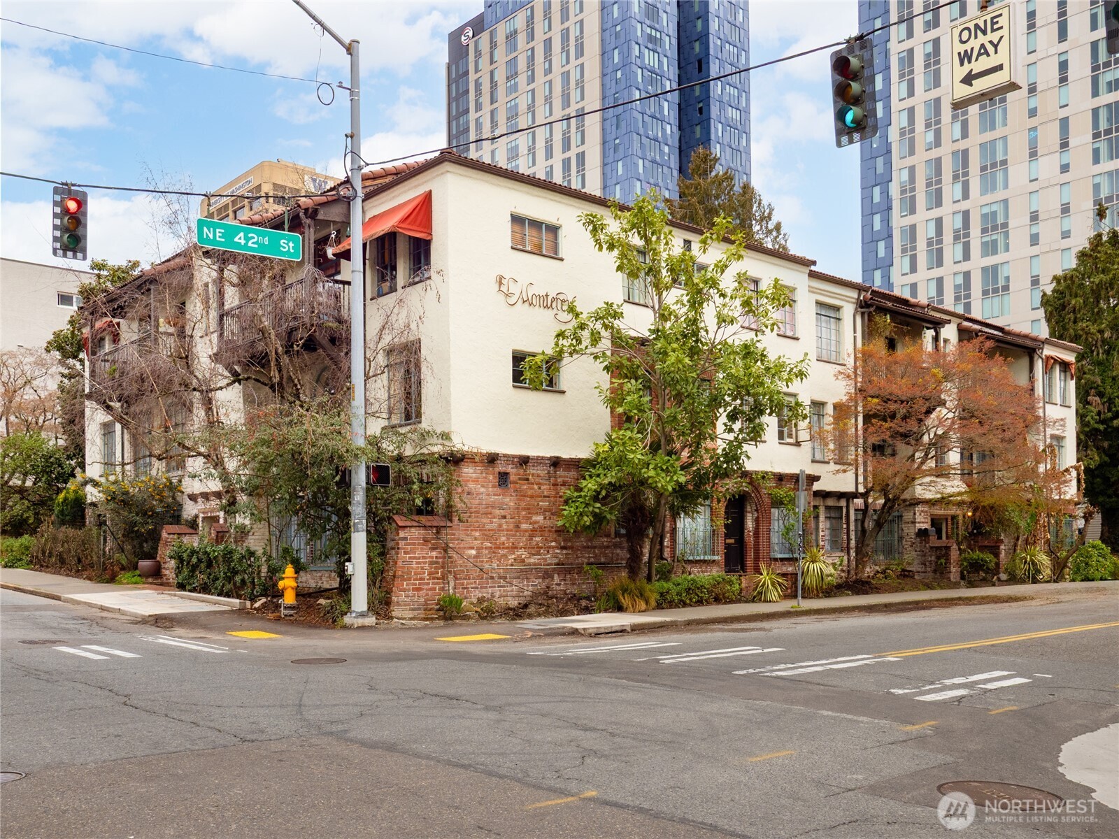 1106 NE 42nd #19, Seattle, WA 98105
