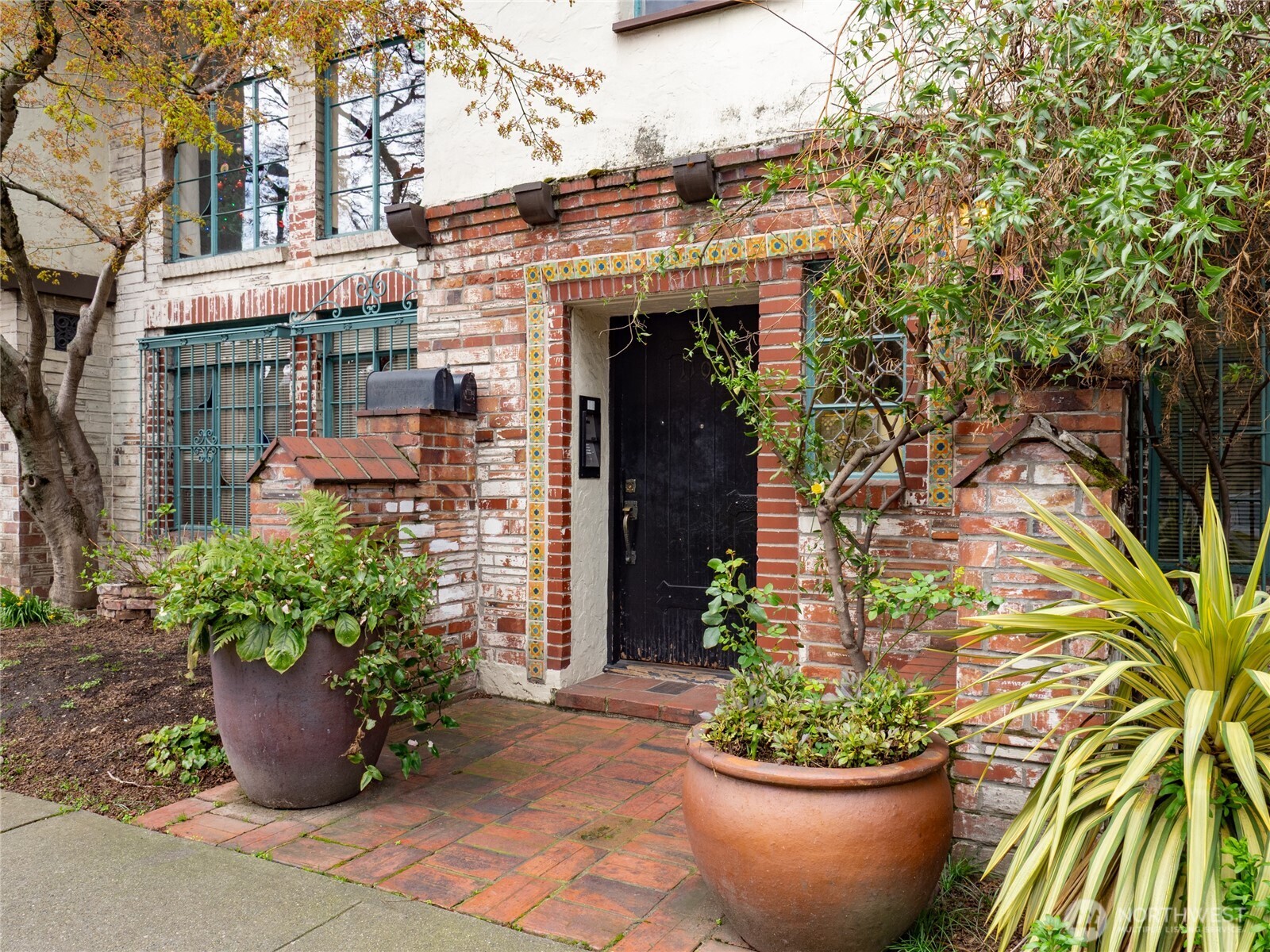 1106 NE 42nd #19, Seattle, WA 98105