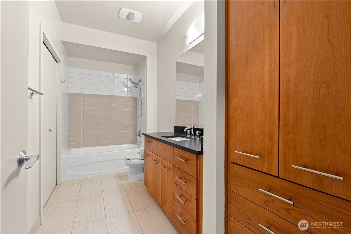 2960 Eastlake Avenue E #111, Seattle, WA 98102