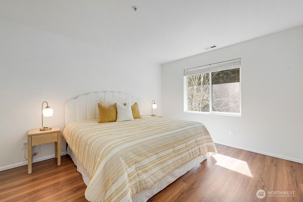 21262 40th Way S #32, SeaTac, WA 98198