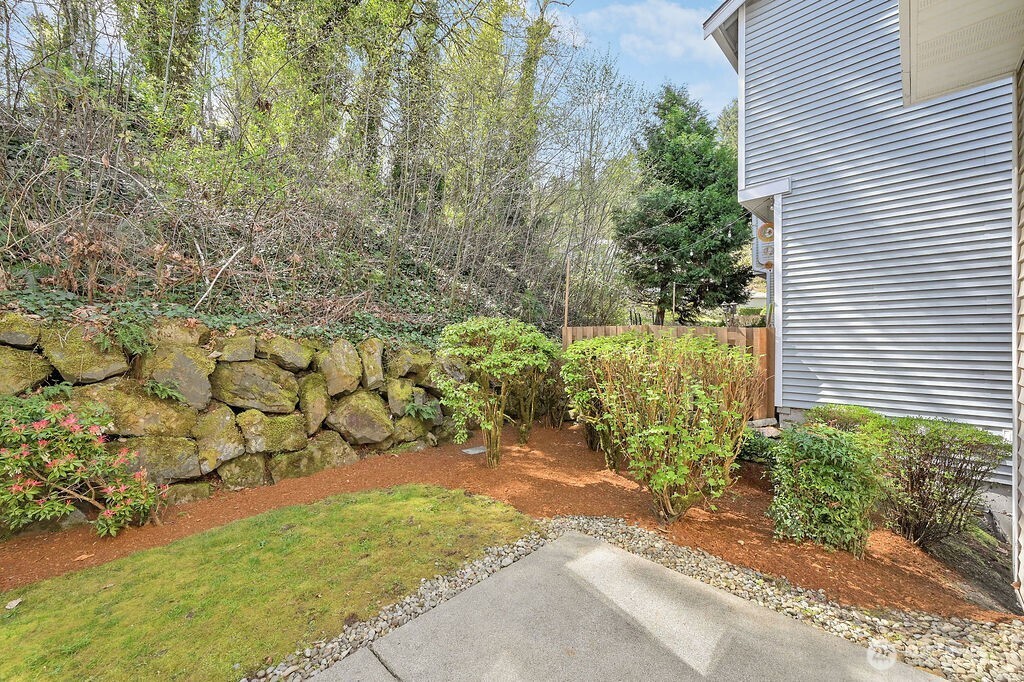 21262 40th Way S #32, SeaTac, WA 98198