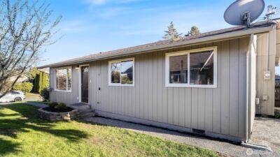 2520 Chestnut Street , Everett, WA 98201-3245 - Photo 2