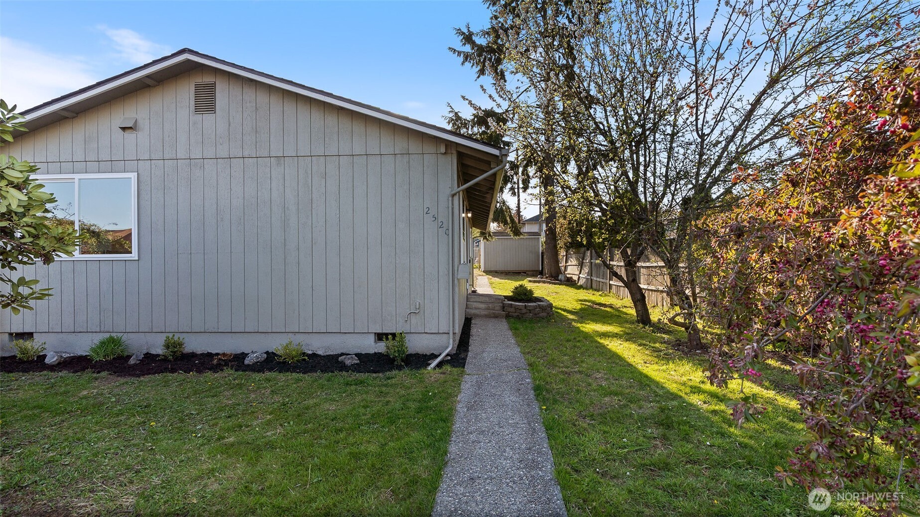 2520 Chestnut Street , Everett, WA 98201-3245