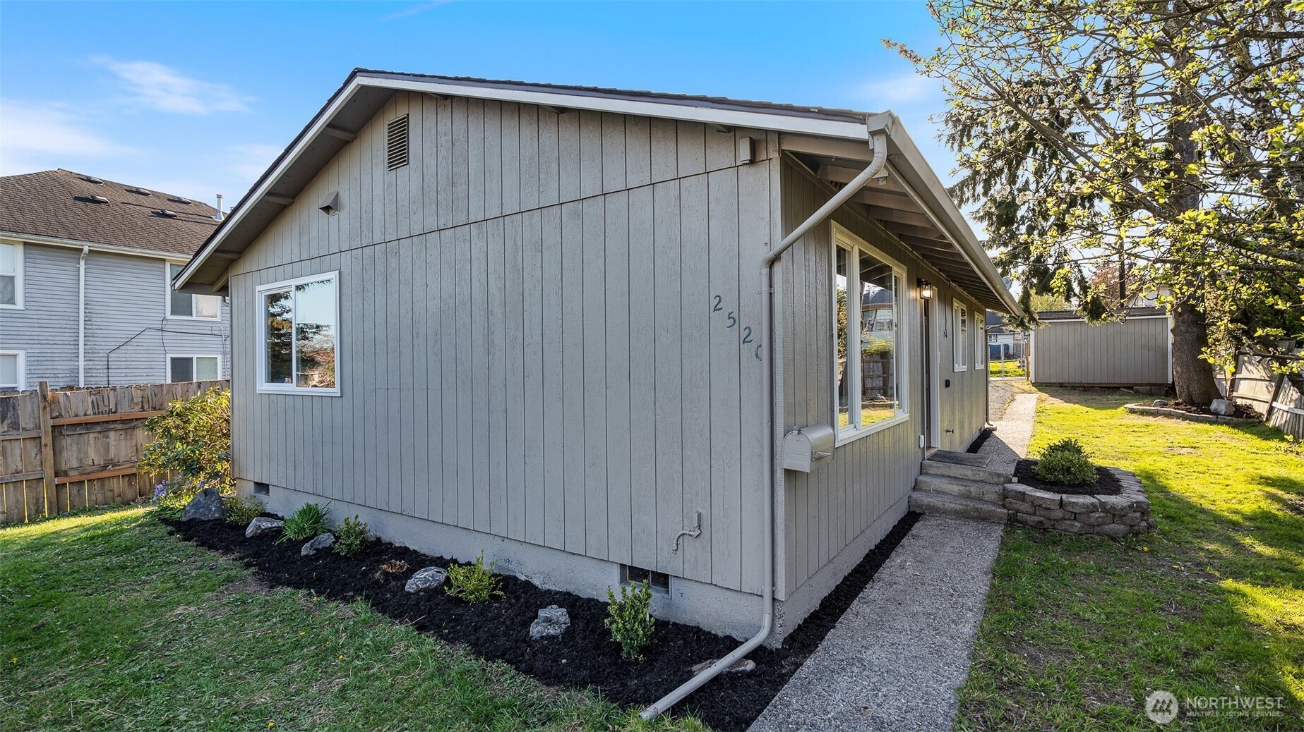 2520 Chestnut Street , Everett, WA 98201-3245