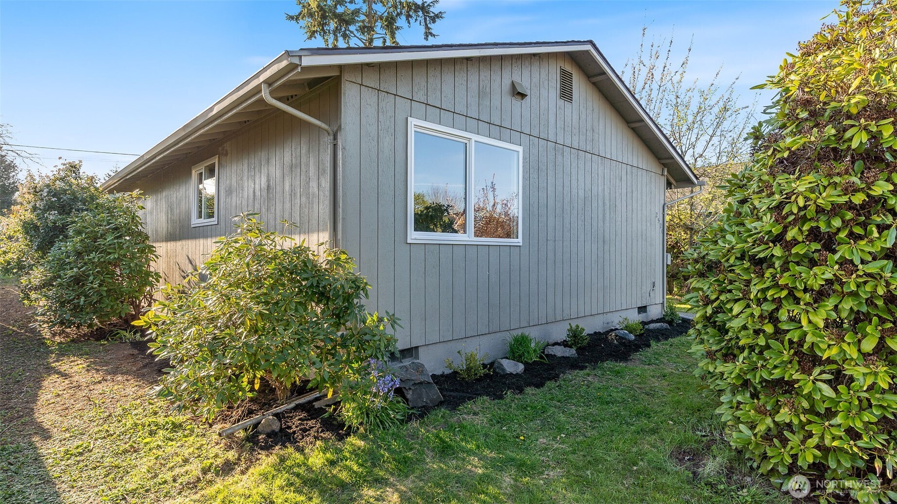 2520 Chestnut Street , Everett, WA 98201-3245