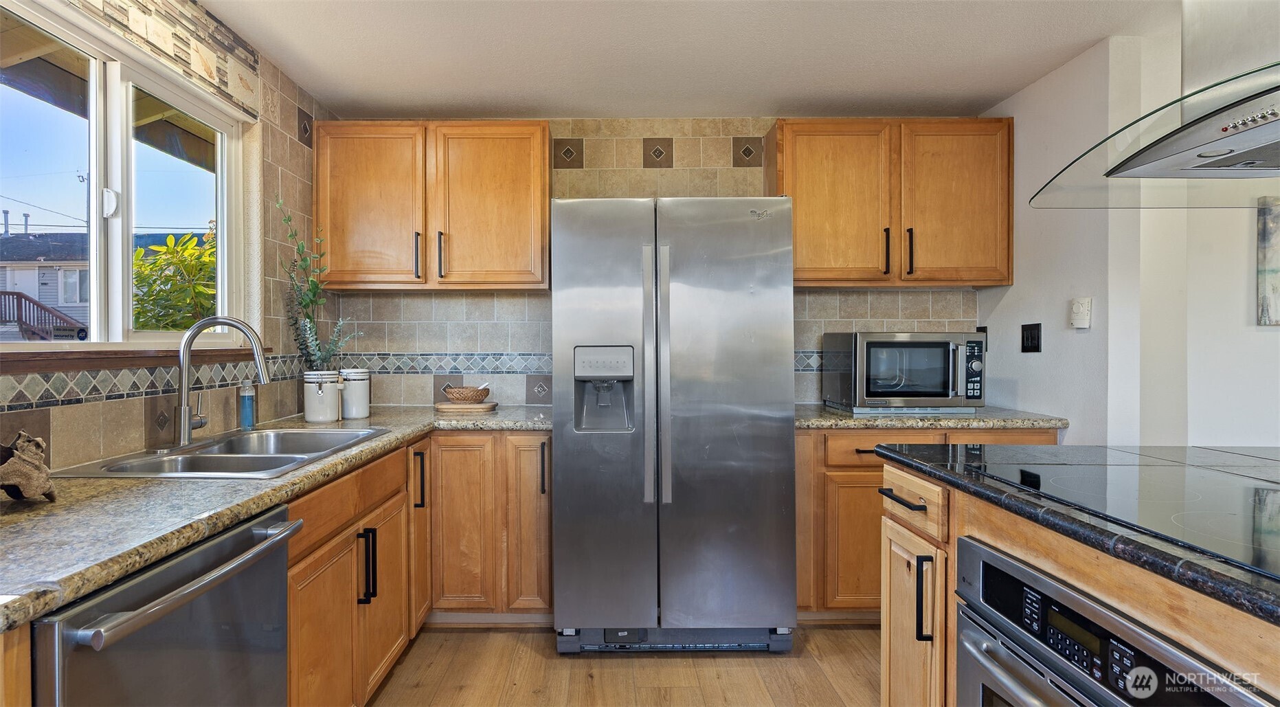 2520 Chestnut Street , Everett, WA 98201-3245