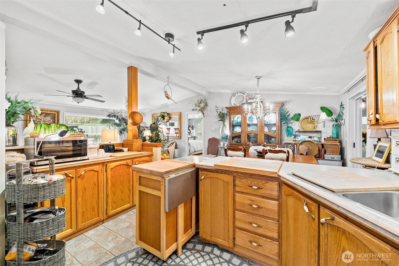 8727 Pacific Avenue SE, Olympia, WA 98513