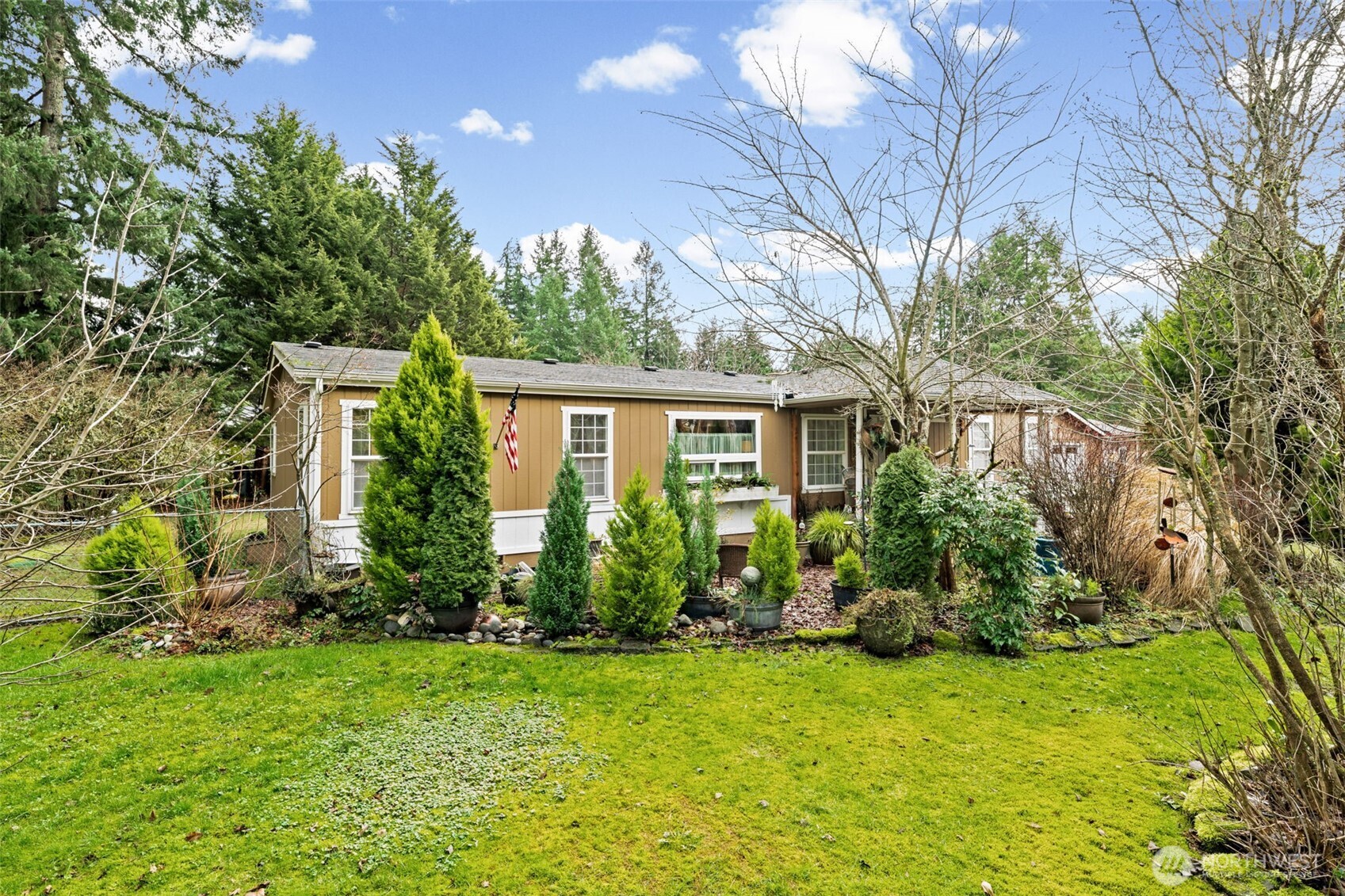 8727 Pacific Avenue SE, Olympia, WA 98513