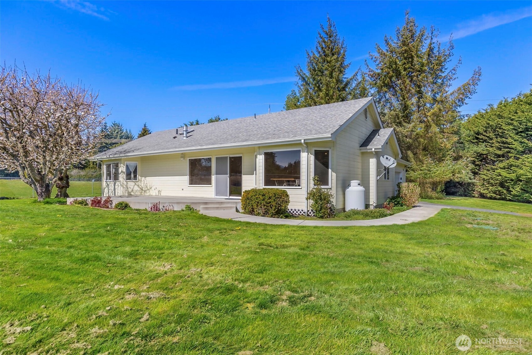 52 McComb Road , Sequim, WA 98382-8811