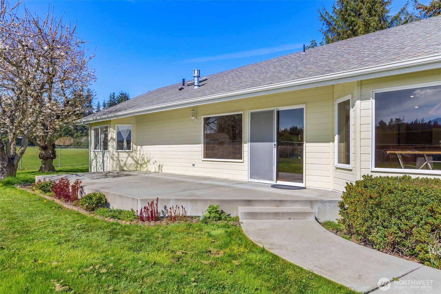 52 McComb Road , Sequim, WA 98382-8811