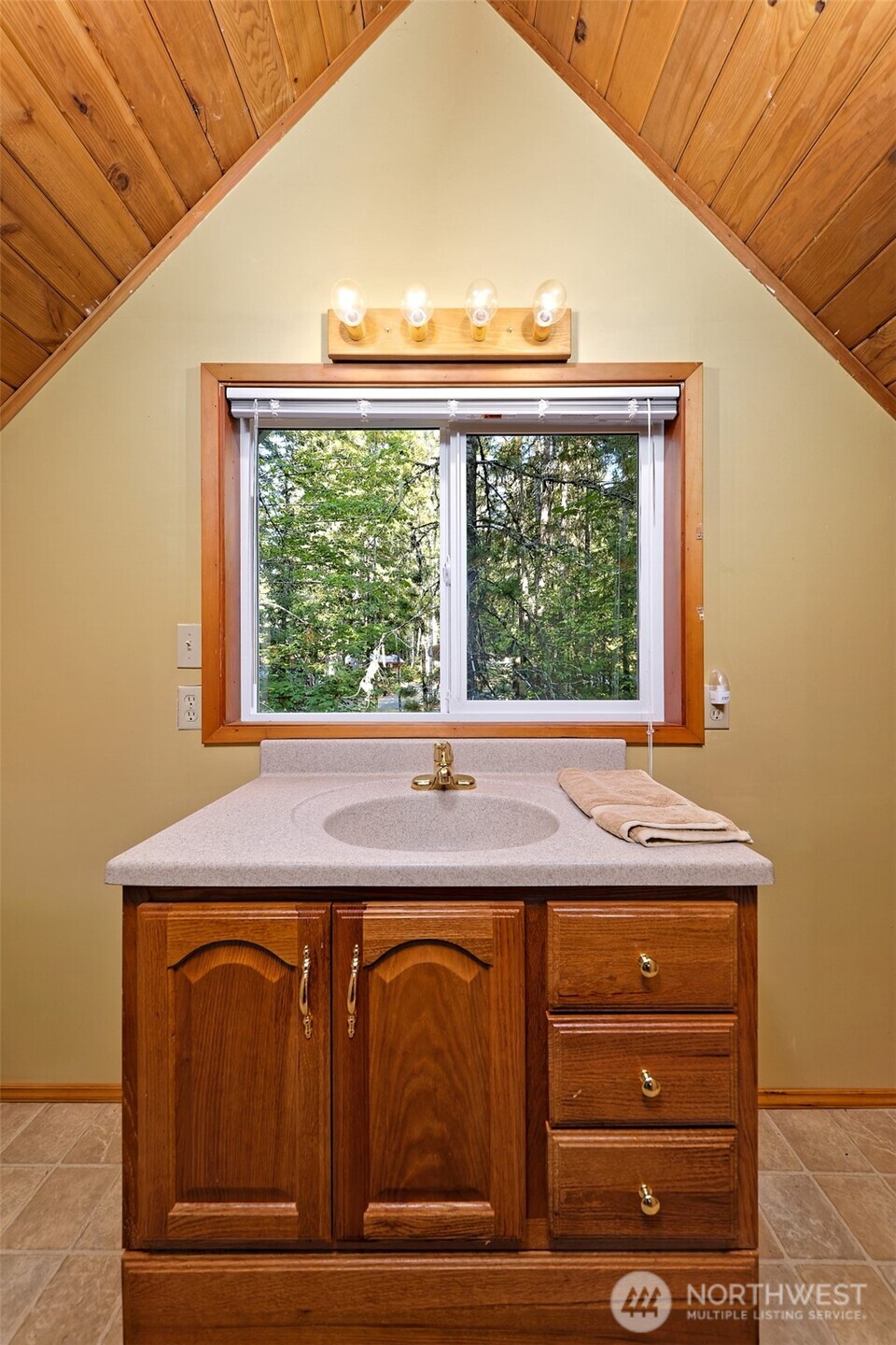 331 N Wynoochee Drive , Hoodsport, WA 98548