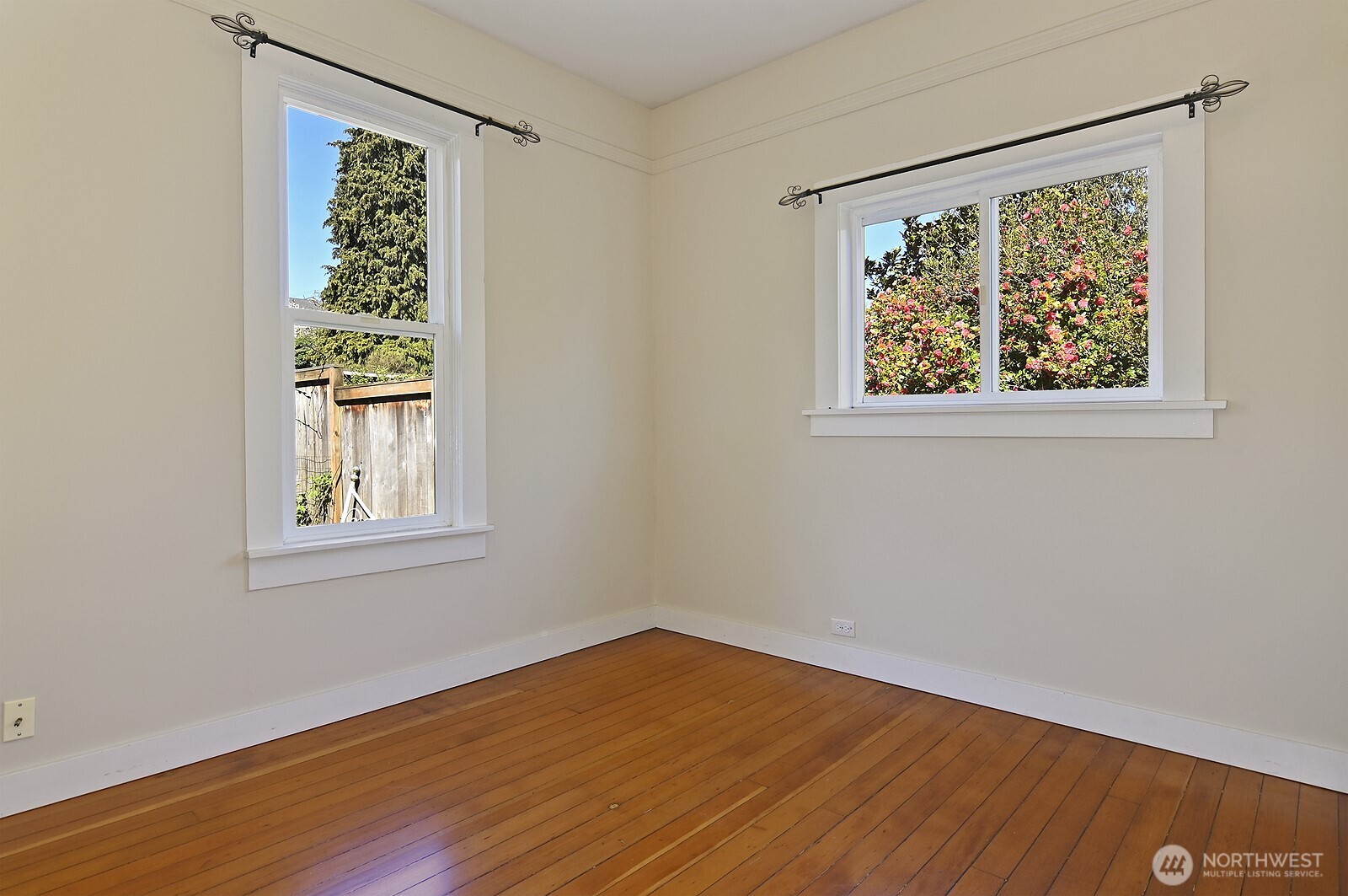 942 N 81st Street , Seattle, WA 98103