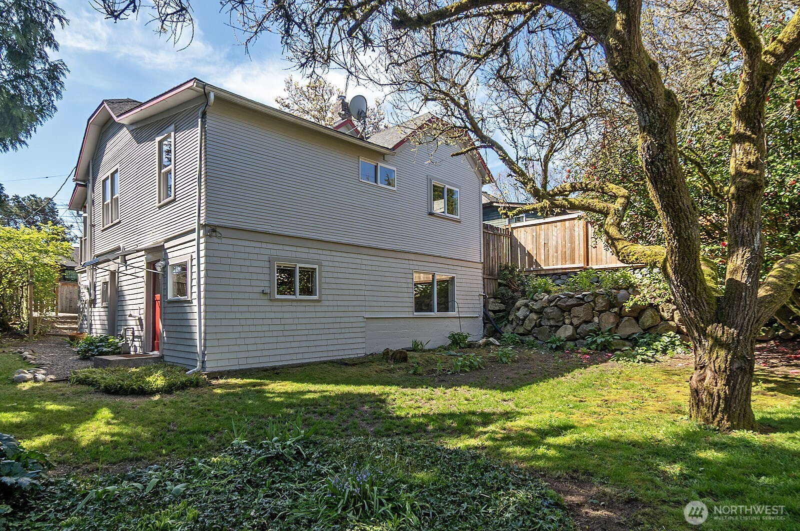 942 N 81st Street , Seattle, WA 98103