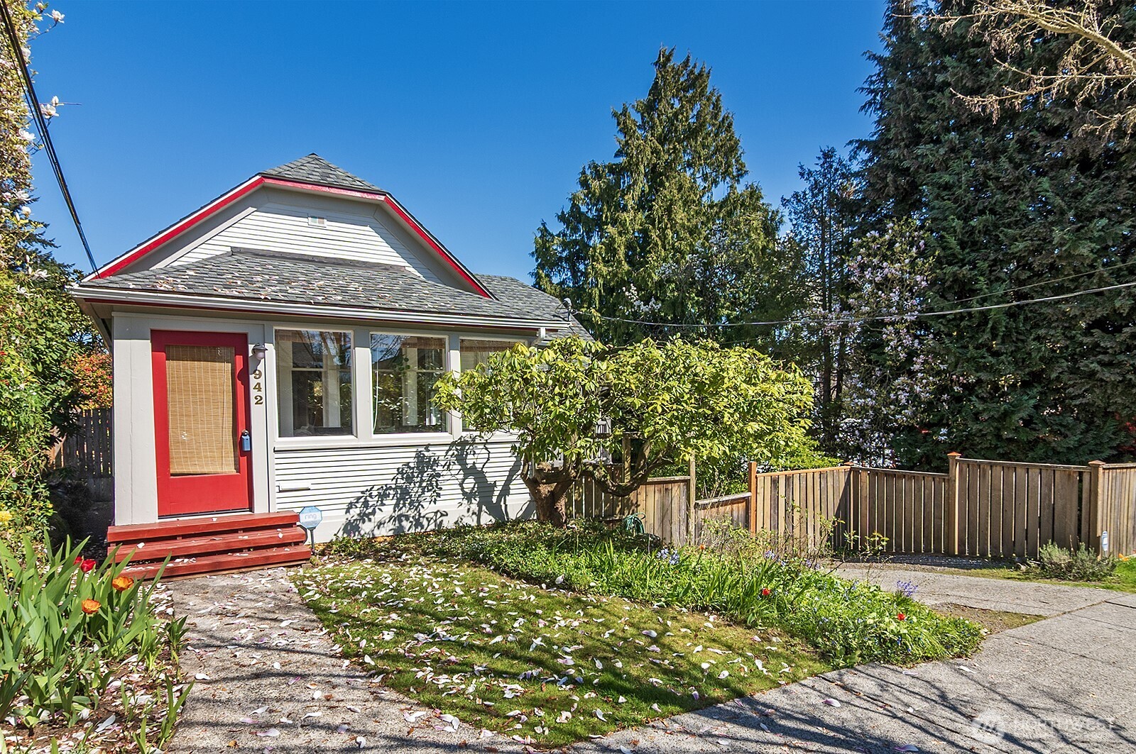 942 N 81st Street , Seattle, WA 98103