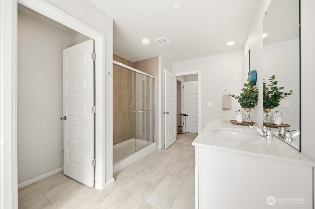 937 Panoramic Loop , Bremerton, WA 98312