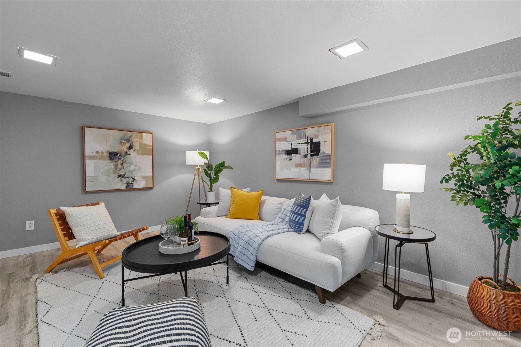 1210 108th Avenue SE, Bellevue, WA 98004