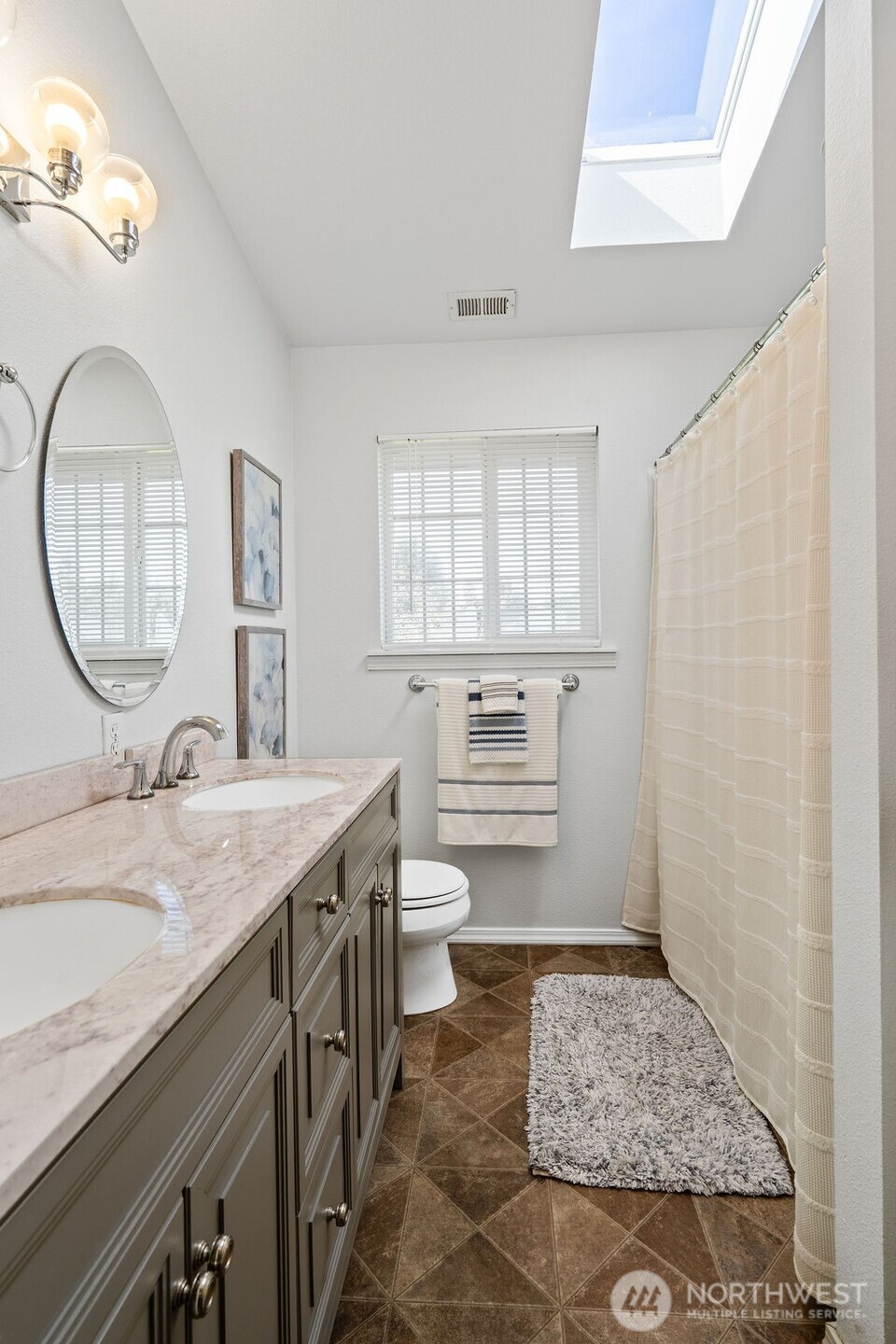 34 S Mountain View Lane , Elma, WA 98541