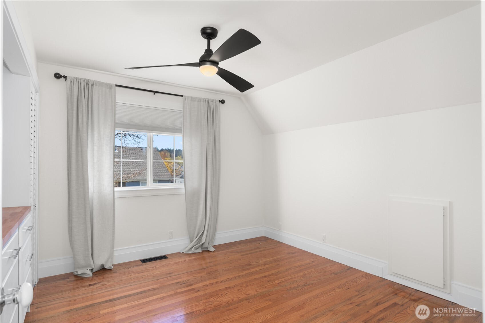 19441 1st Ave NE, Poulsbo, WA 98370