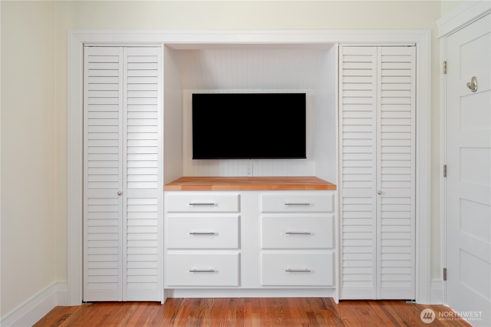 19441 1st Ave NE, Poulsbo, WA 98370