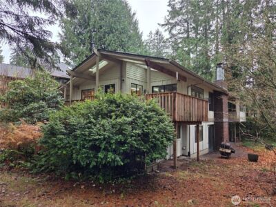 31 E Village View Drive , Allyn, WA 98588