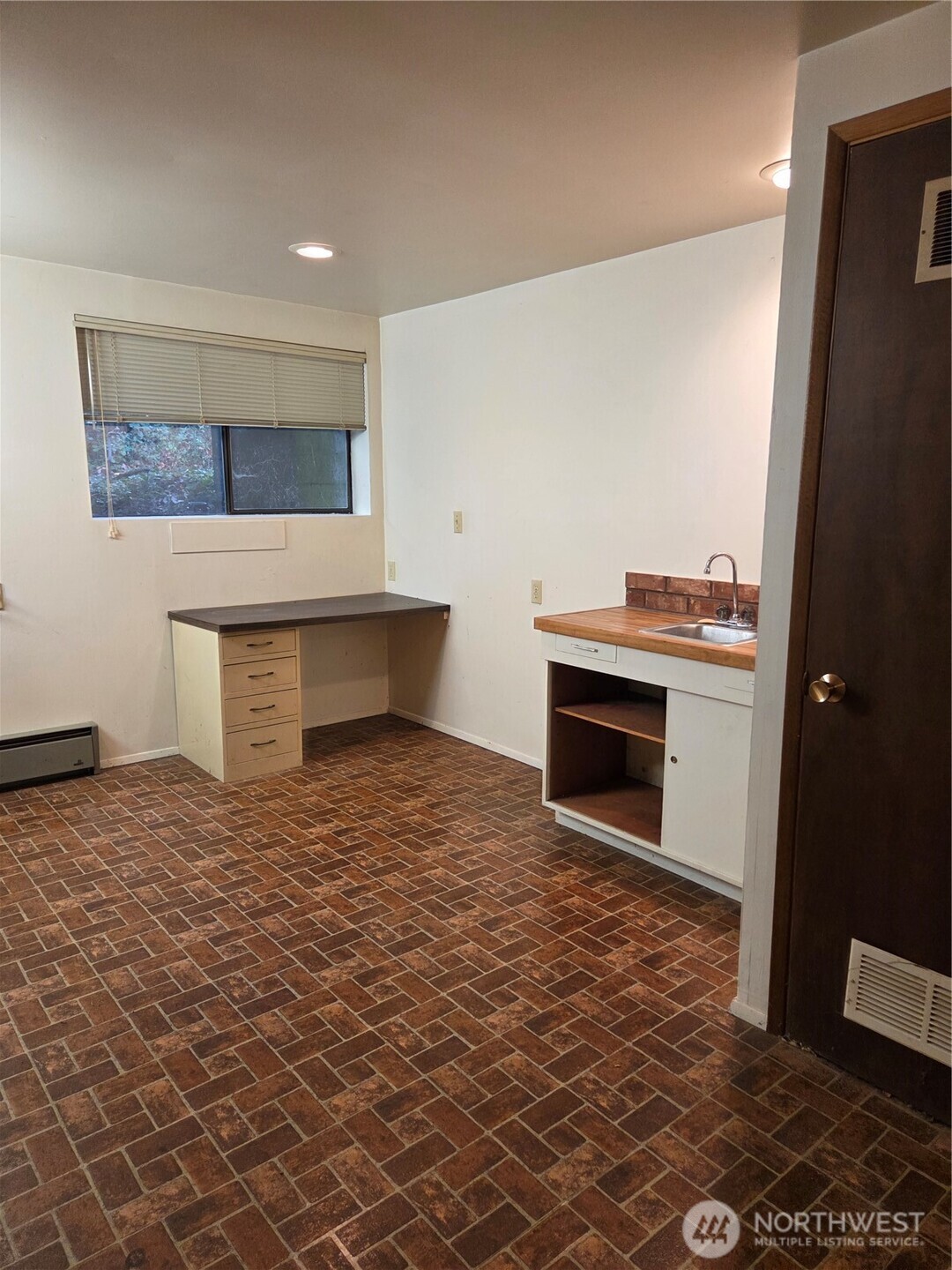 31 E Village View Drive , Allyn, WA 98588