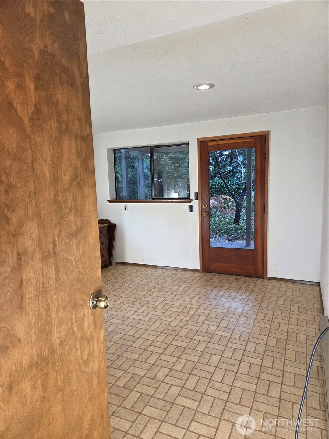 31 E Village View Drive , Allyn, WA 98588