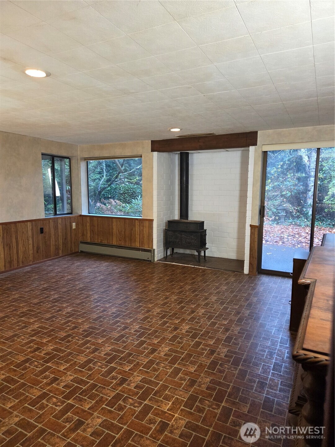 31 E Village View Drive , Allyn, WA 98588