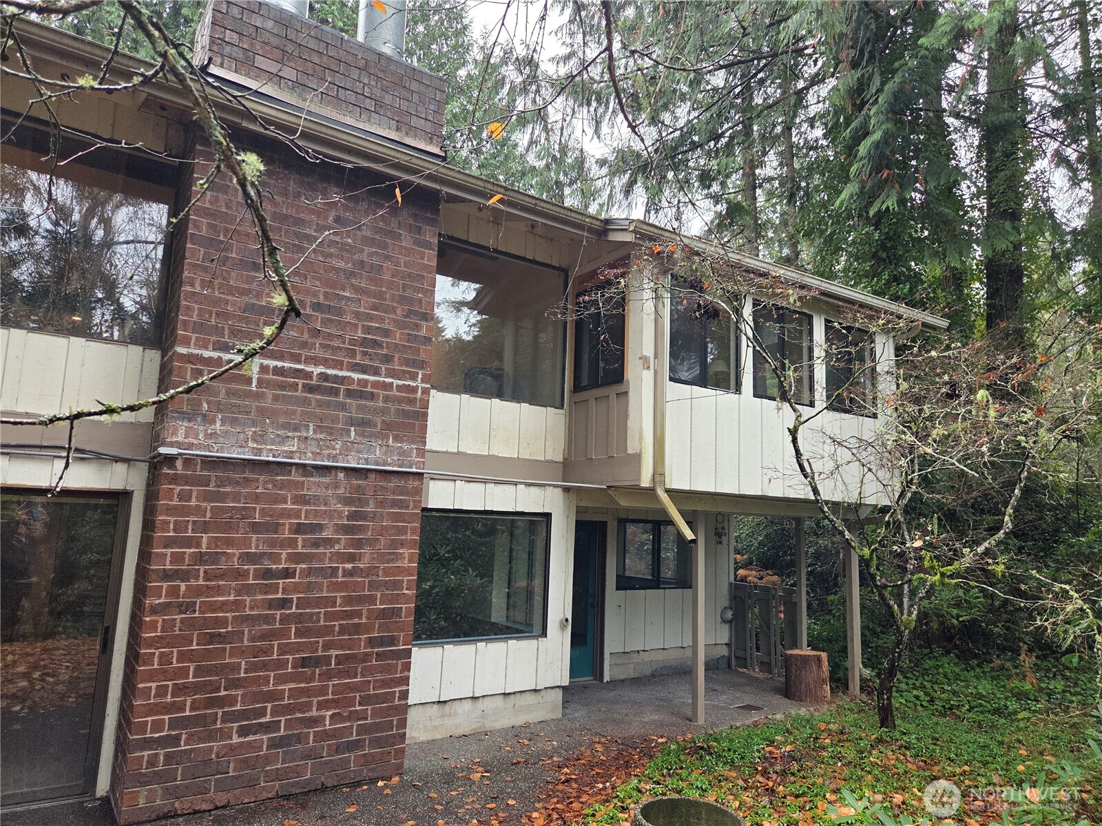 31 E Village View Drive , Allyn, WA 98588