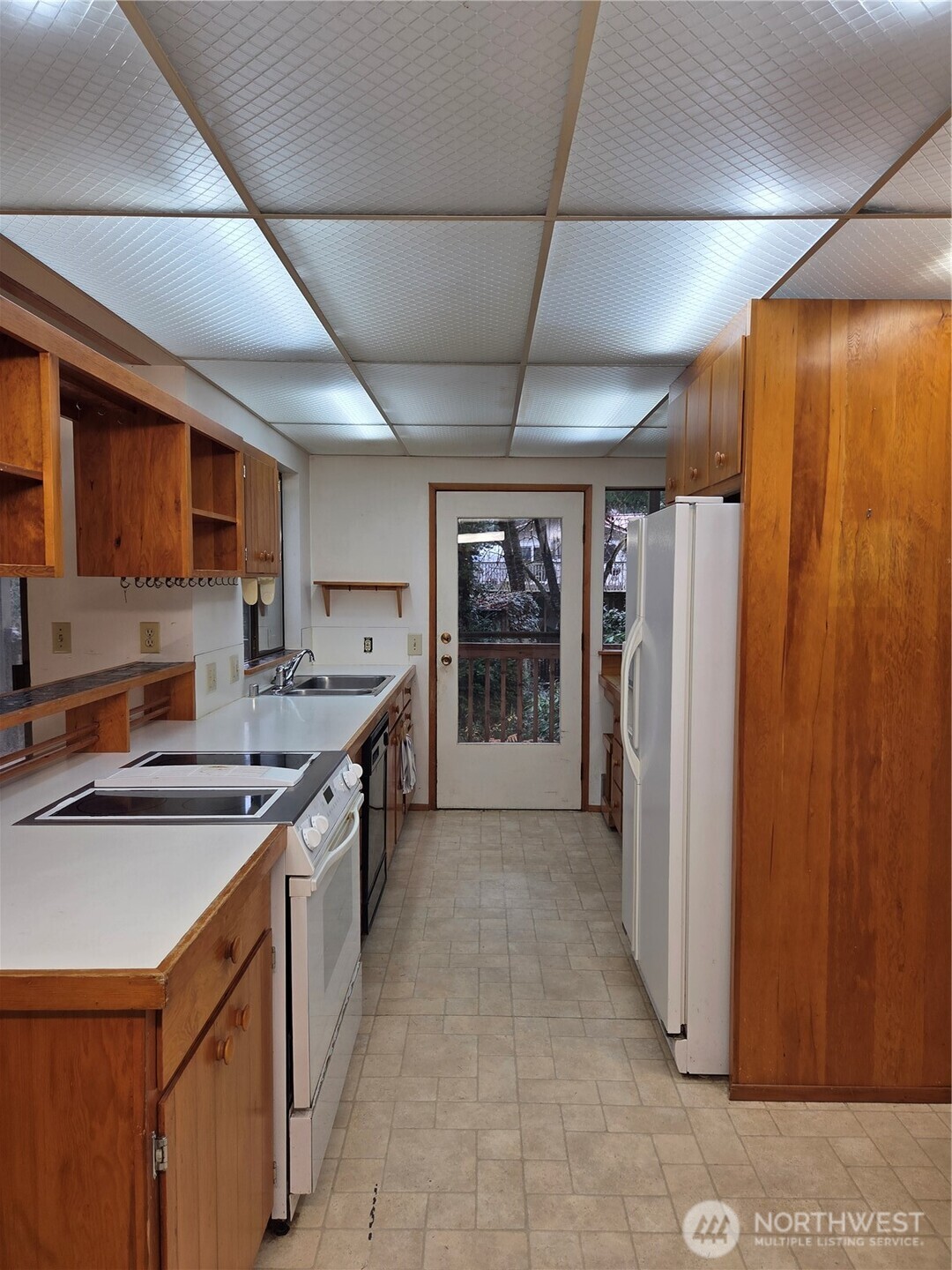 31 E Village View Drive , Allyn, WA 98588