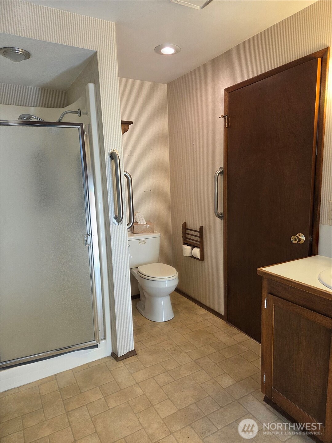 31 E Village View Drive , Allyn, WA 98588