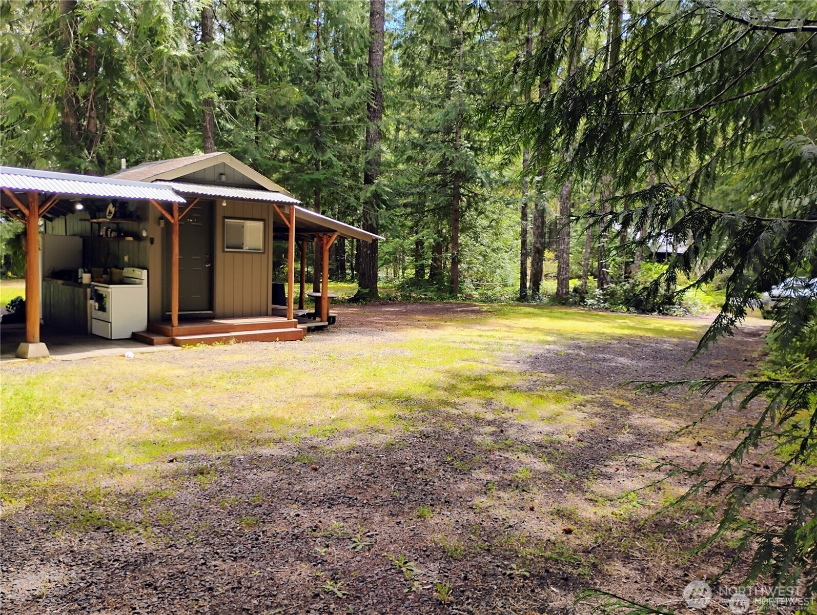 11 E N Duckabush Dr , Hoodsport, WA 98548