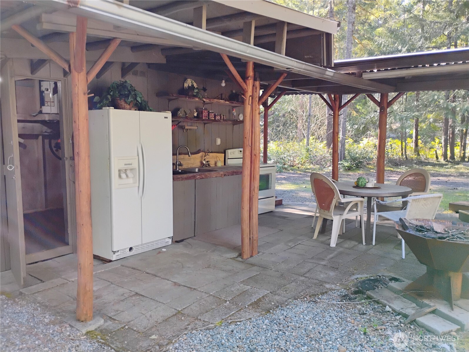 11 E N Duckabush Dr , Hoodsport, WA 98548