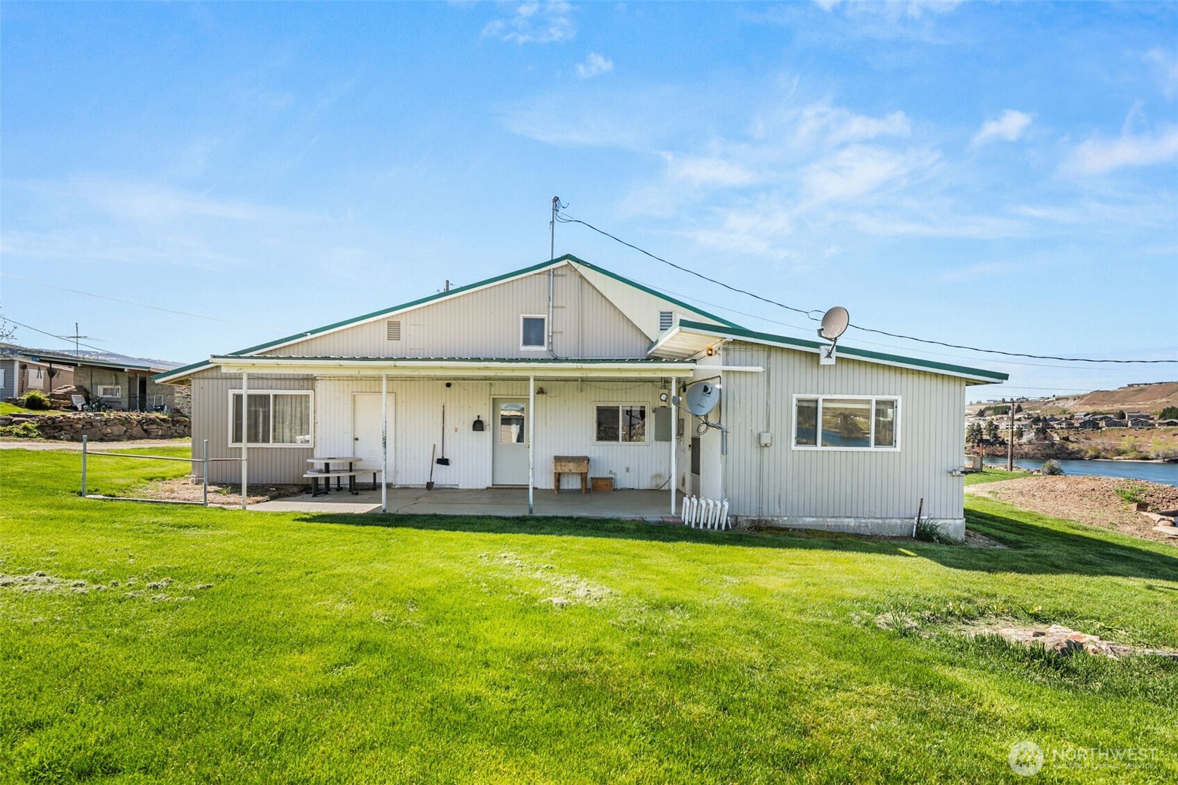 2988 Malaga Alcoa Highway , Malaga, WA 98828