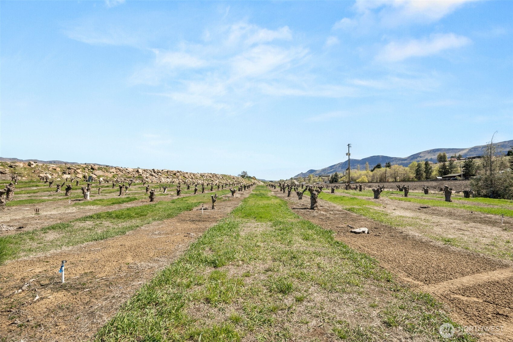 2988 Malaga Alcoa Highway , Malaga, WA 98828