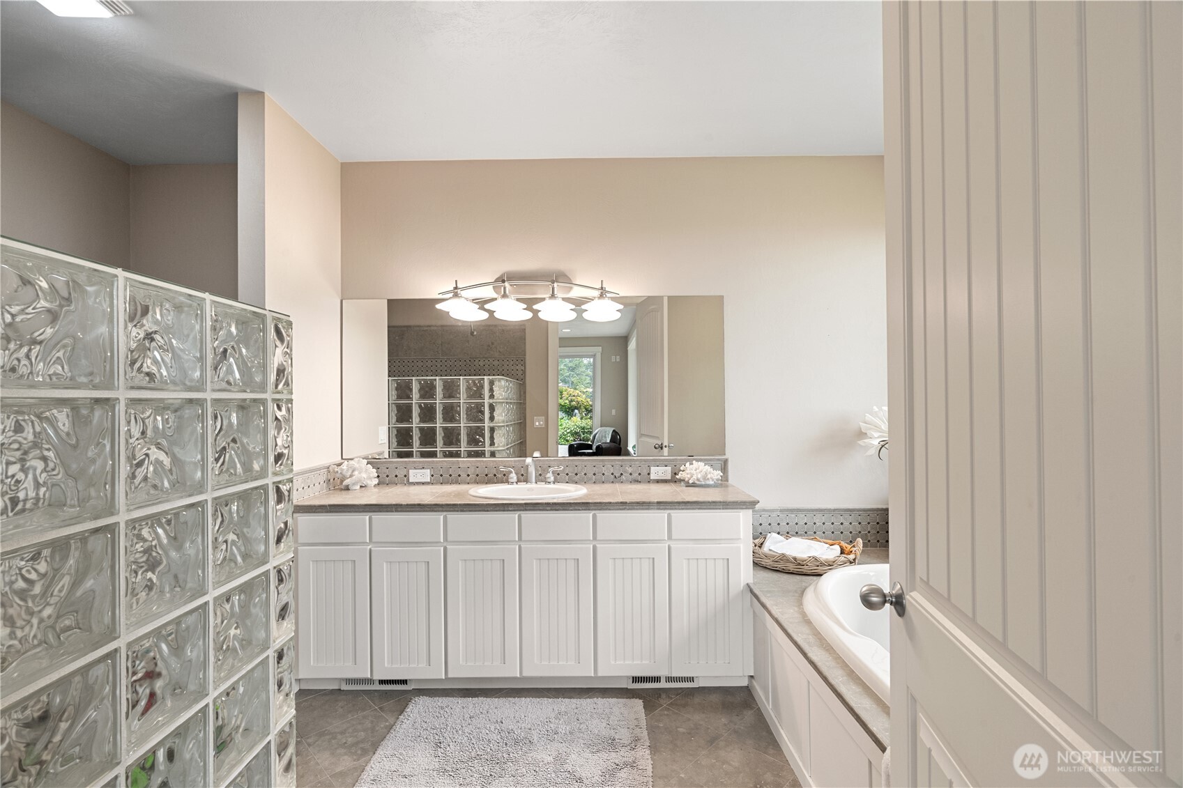 6 Diamond Drive , Pacific Beach, WA 98571