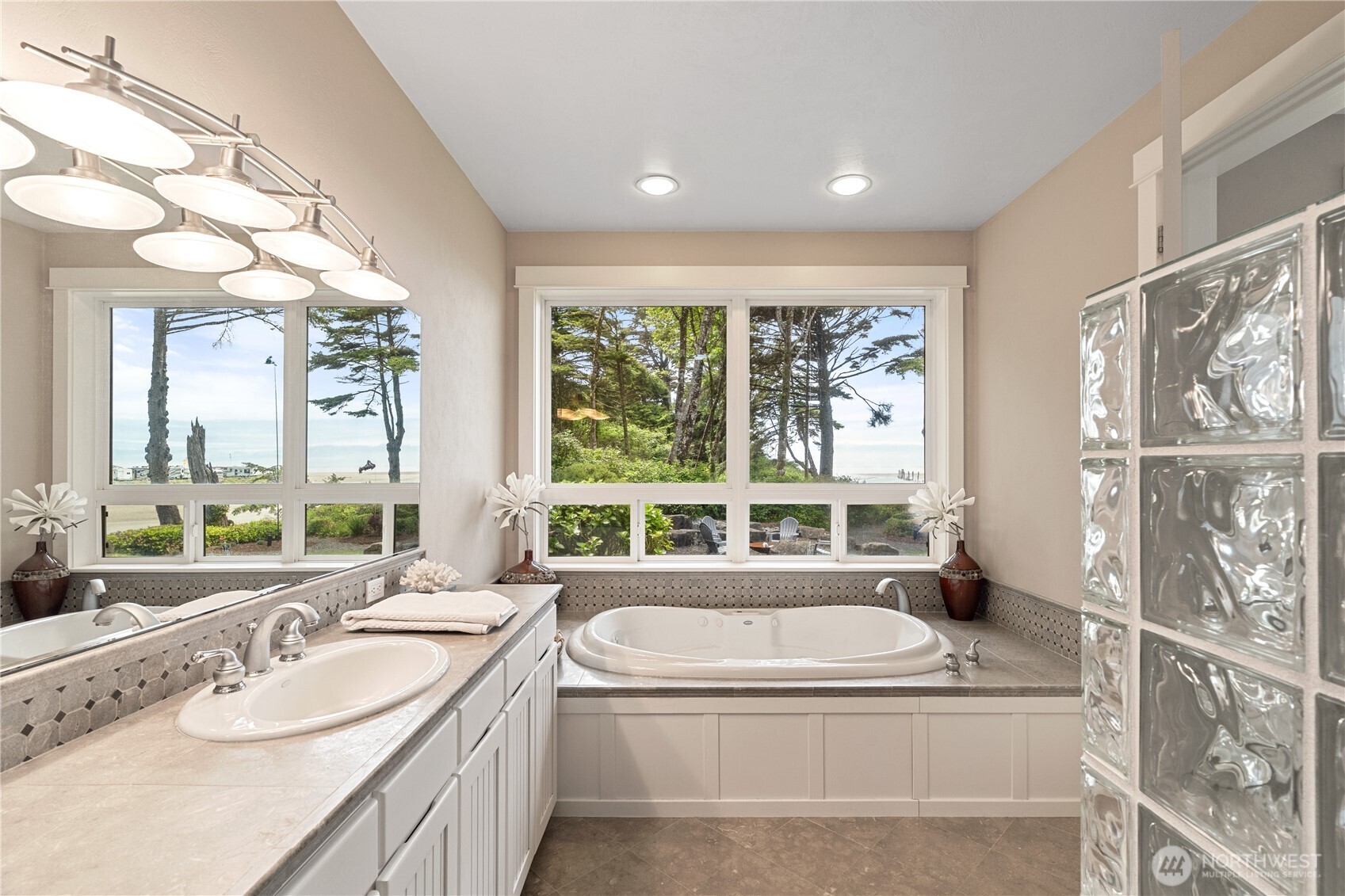 6 Diamond Drive , Pacific Beach, WA 98571