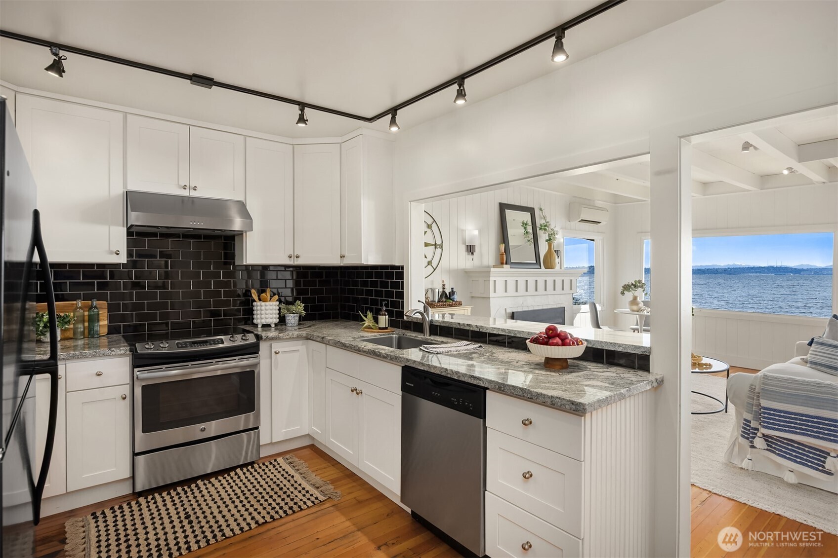 5430 Rockaway Beach Road NE, Bainbridge Island, WA 98110