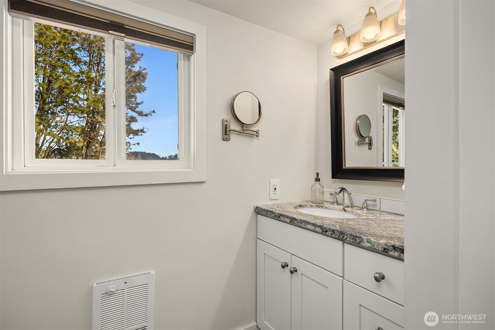5430 Rockaway Beach Road NE, Bainbridge Island, WA 98110