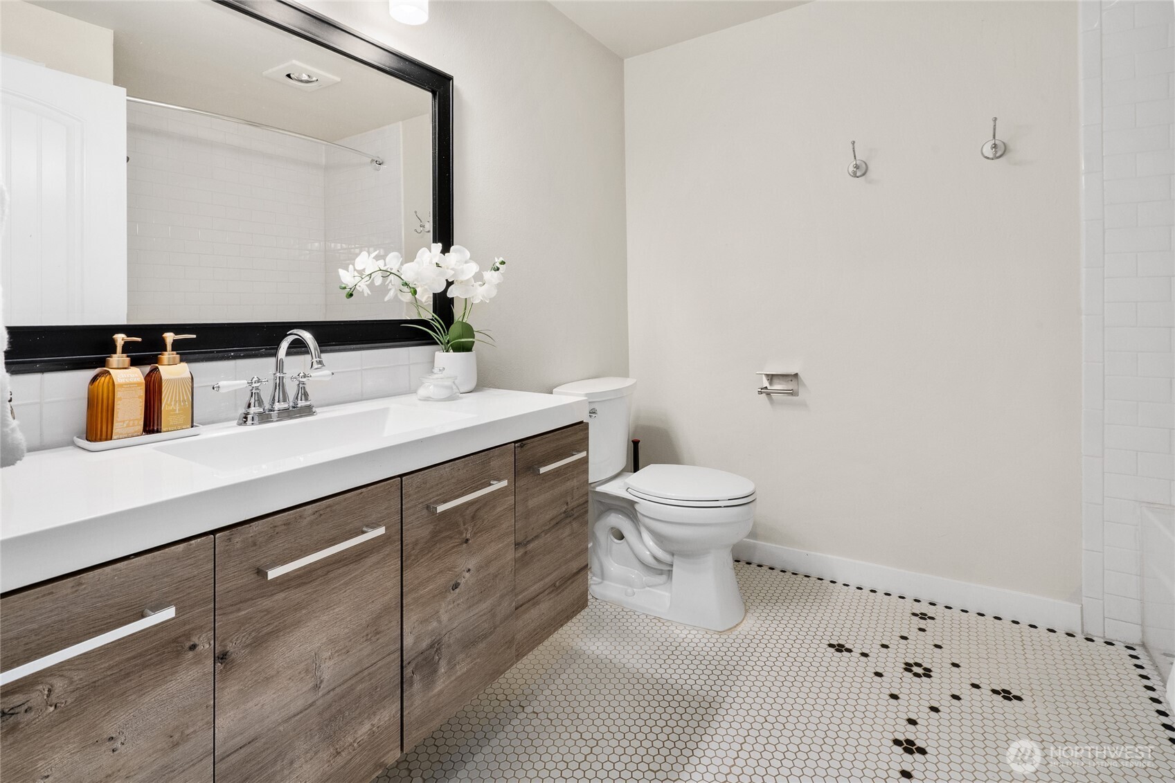 14007 NE 181st Street #F-104, Woodinville, WA 98072