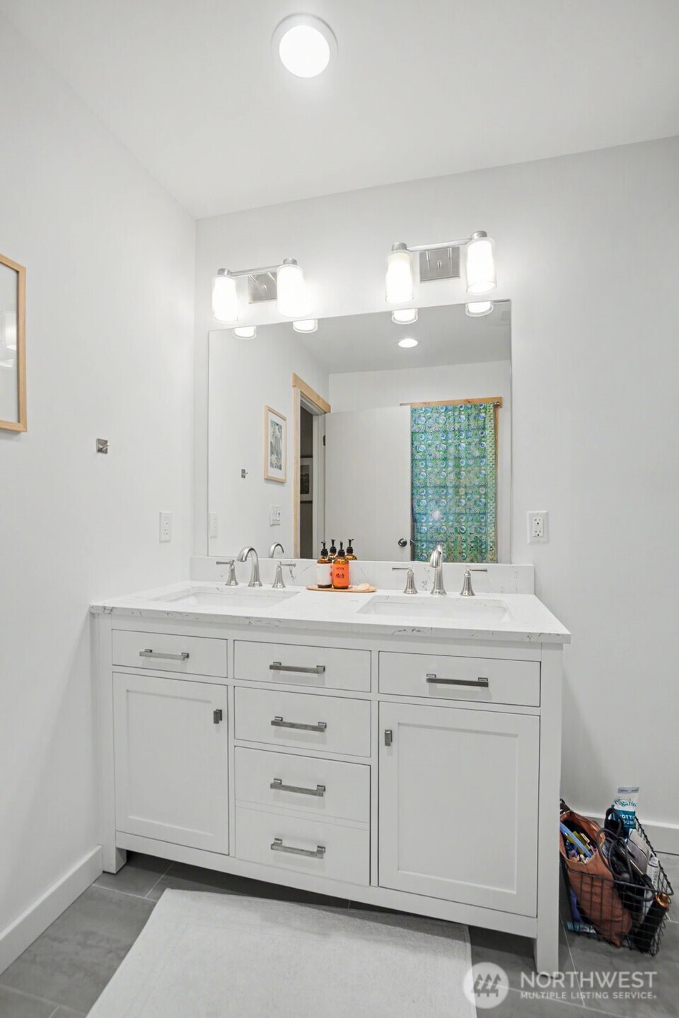 3423 W Government Way #7, Seattle, WA 98199