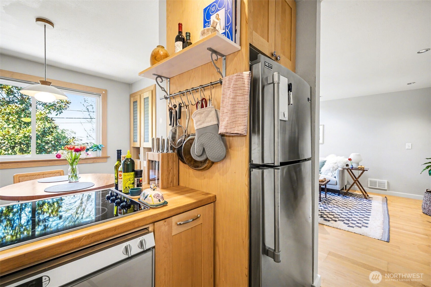 3423 W Government Way #7, Seattle, WA 98199