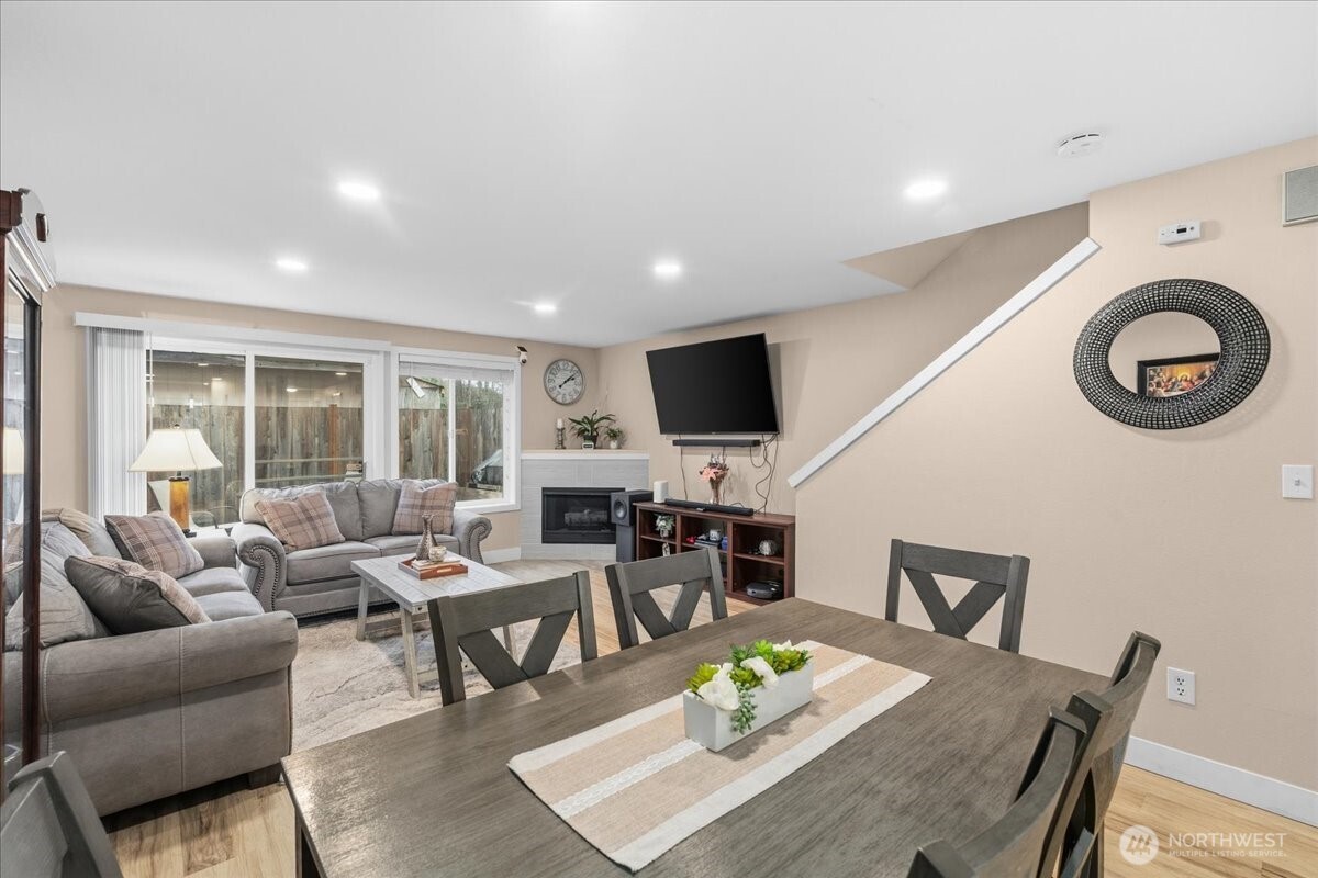 931 4th Avenue N #102, Kent, WA 98032-2050