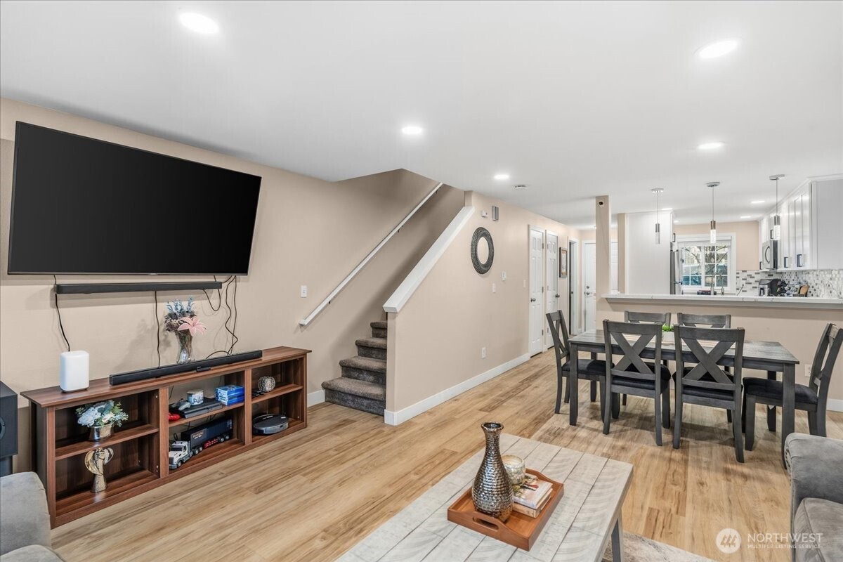 931 4th Avenue N #102, Kent, WA 98032-2050