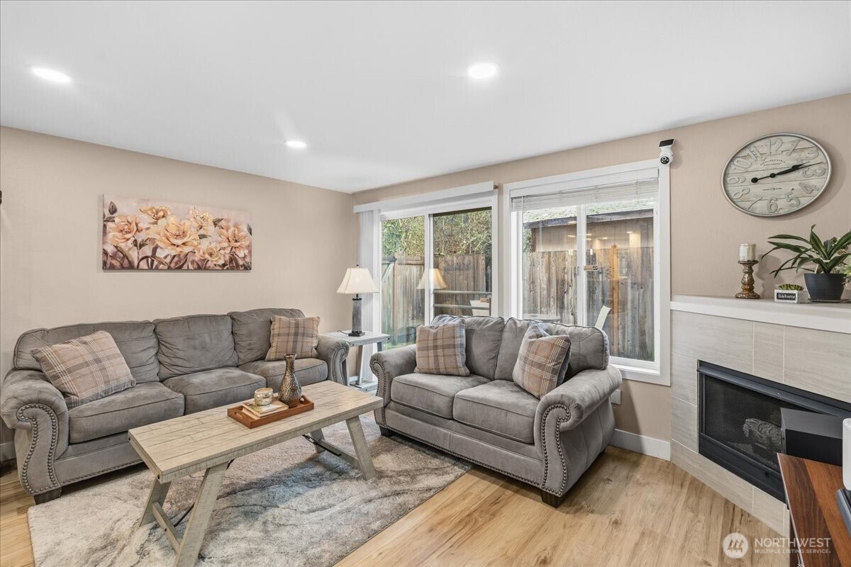 931 4th Avenue N #102, Kent, WA 98032-2050