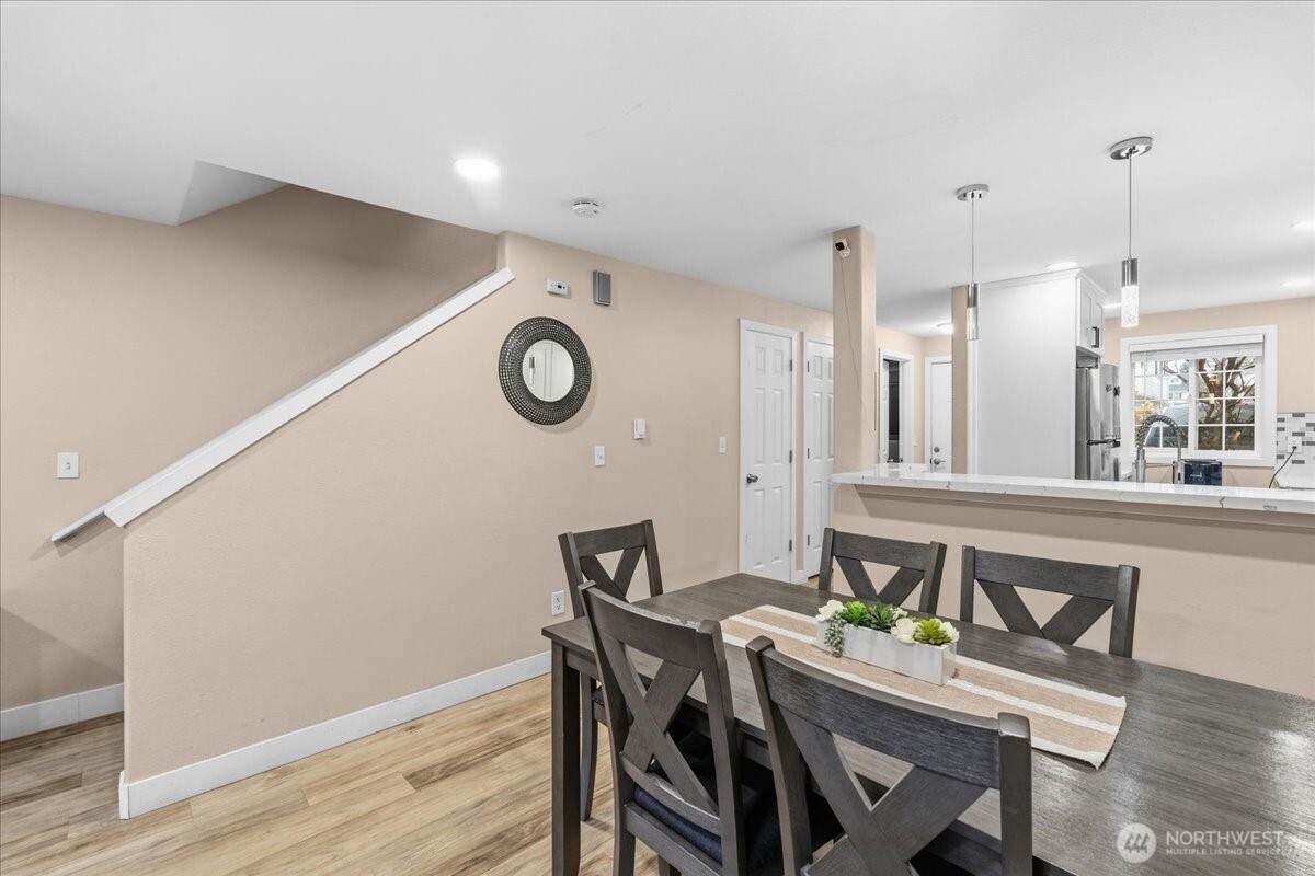 931 4th Avenue N #102, Kent, WA 98032-2050