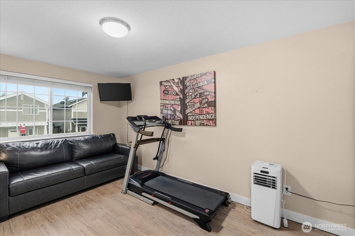 931 4th Avenue N #102, Kent, WA 98032-2050