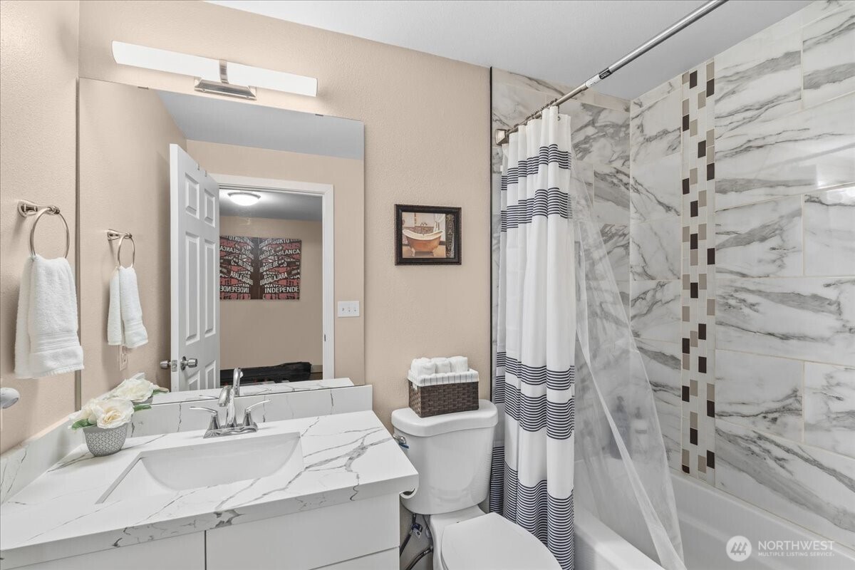 931 4th Avenue N #102, Kent, WA 98032-2050